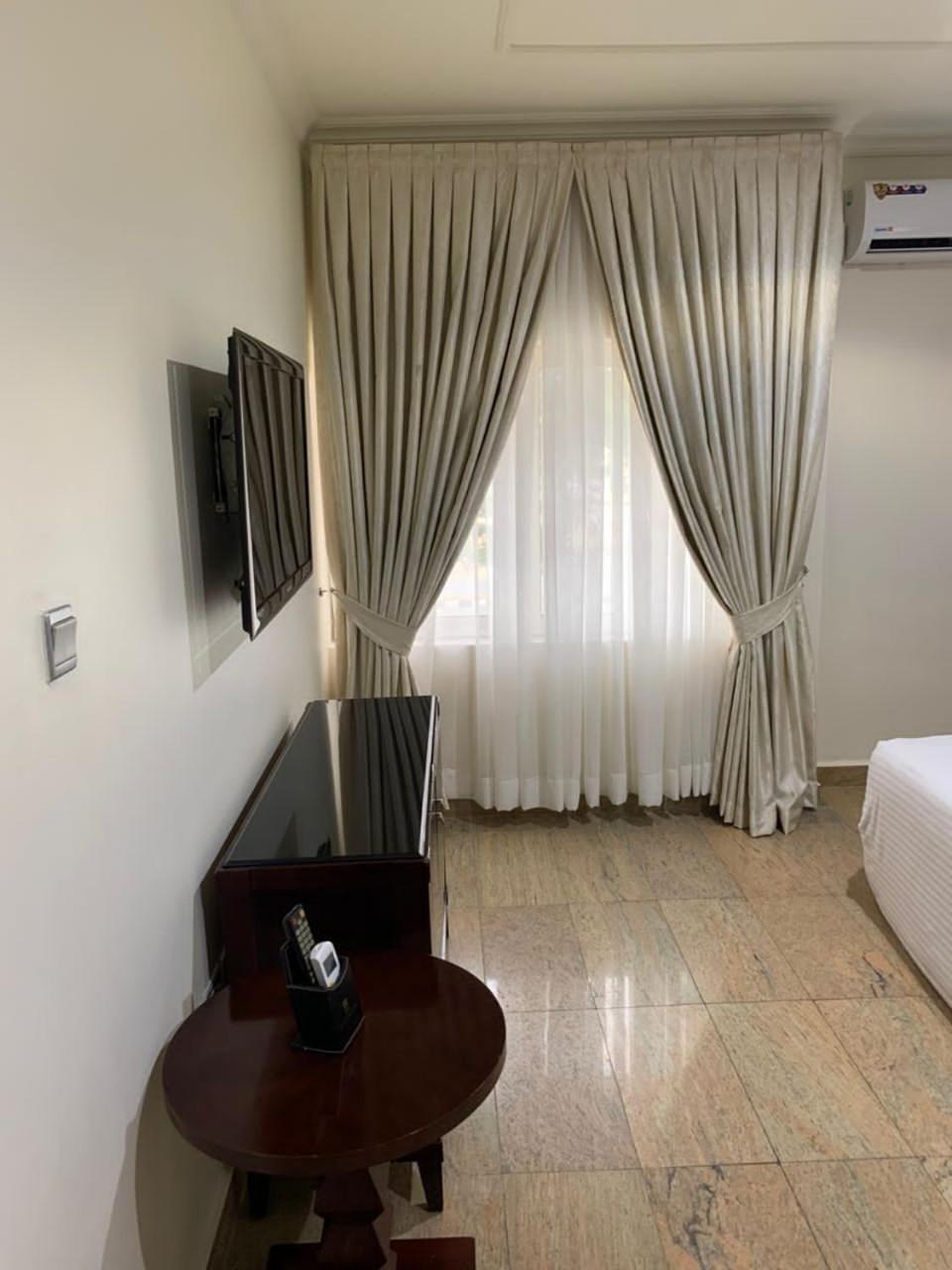 Ofas Chelsea Hotel Αμπούζα Εξωτερικό φωτογραφία
