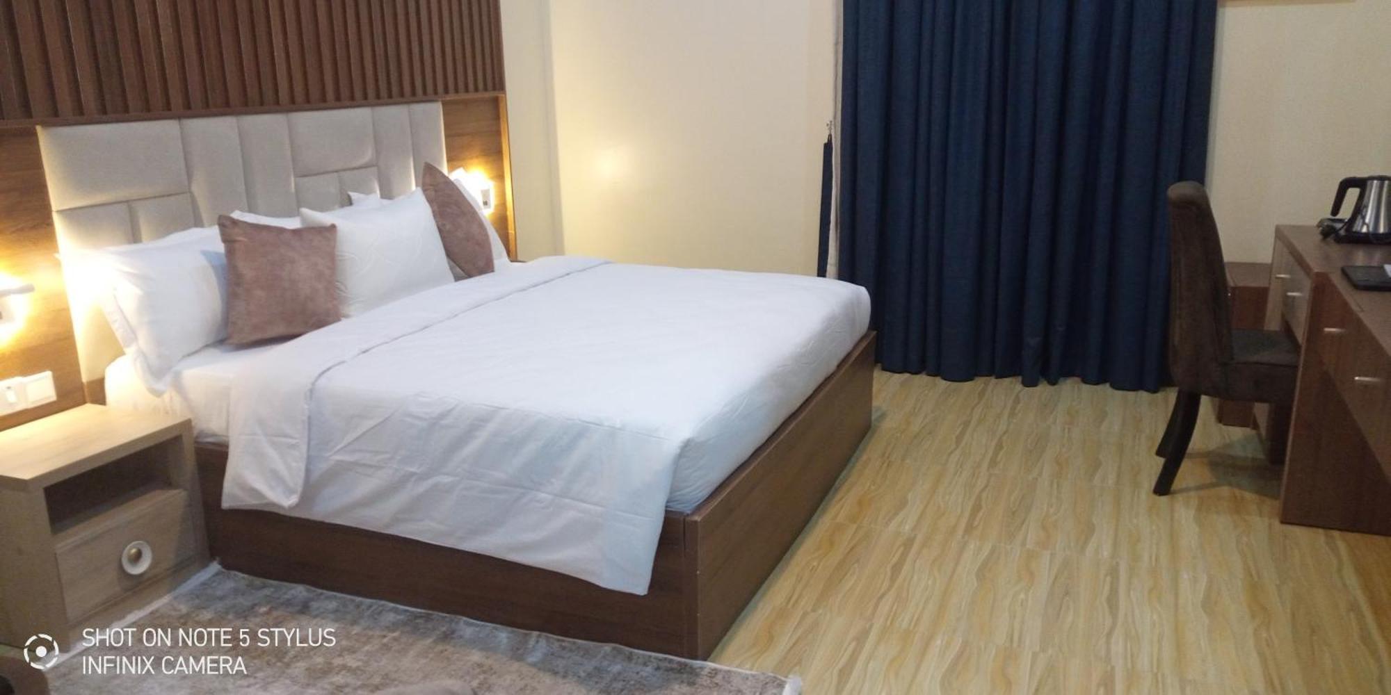 Ofas Chelsea Hotel Αμπούζα Εξωτερικό φωτογραφία